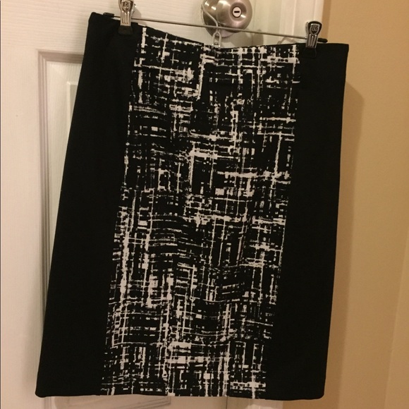Black & White pencil skirt by Cynthia Rowley - Picture 1 of 6